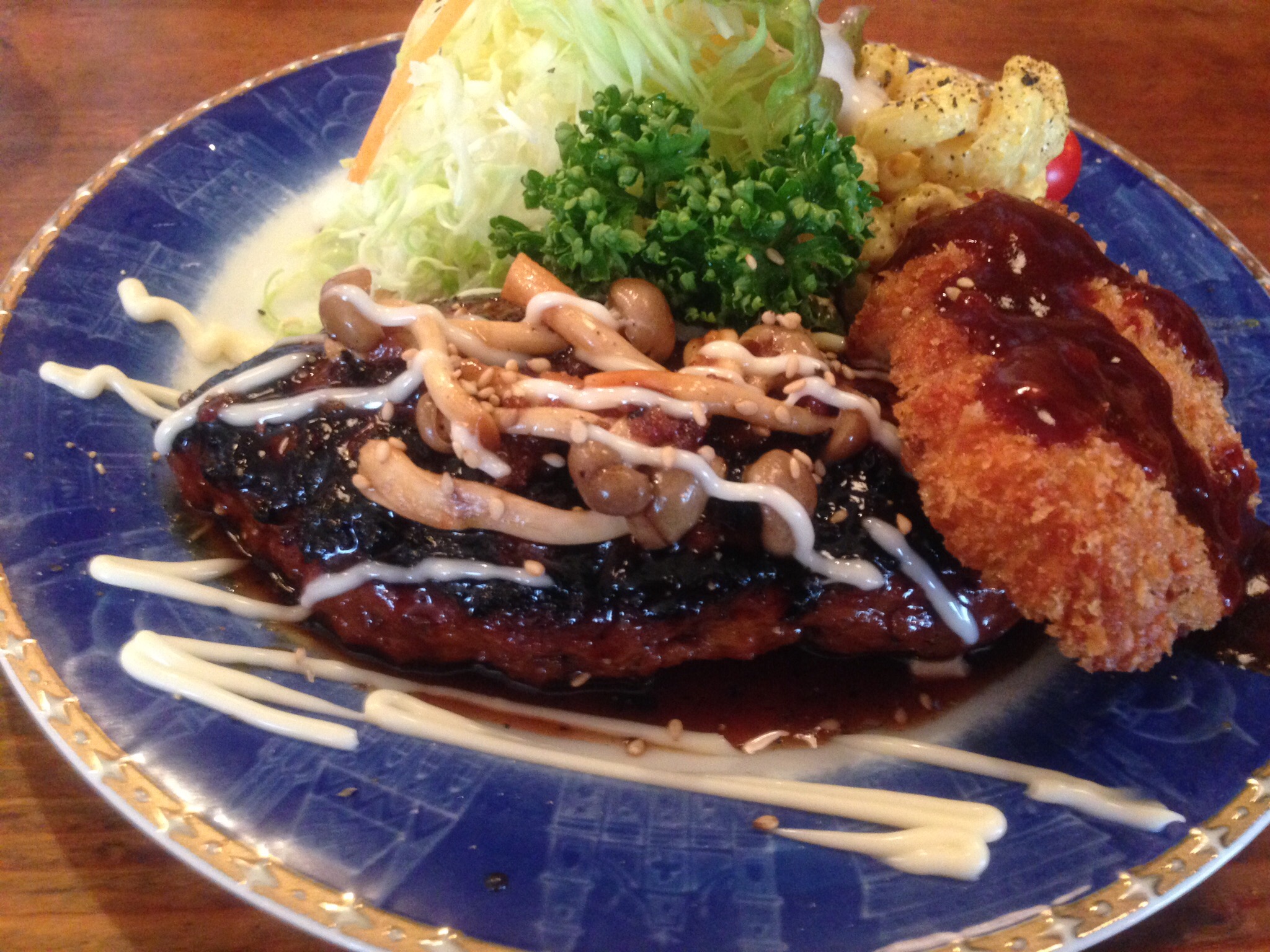 照り焼きハンバーグとチキンカツのセット